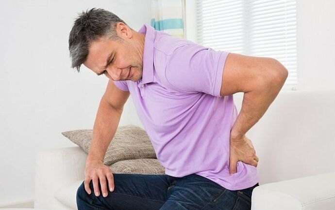 Болката в таза е често срещан симптом на хроничен простатит при мъжете